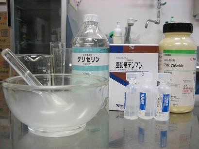 製剤の機材とお薬の素材の写真