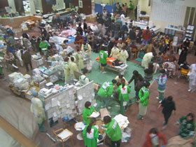 患者で溢れ返る石巻赤十字病院の様子