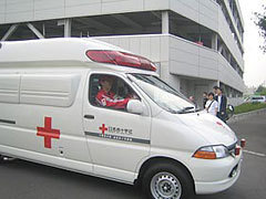 被災地へ向け出発する医療救護班の様子